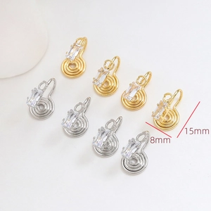 Dettaglio convertitori per orecchini da 15mm placcati oro 18k con zirconi cubici