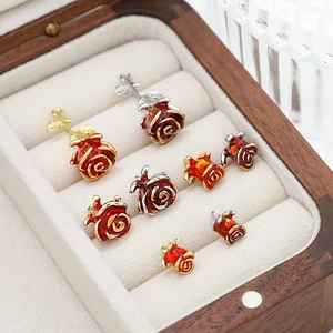 Rote Vintage-Rosenanhänger aus Emaille mit Gold- und Silberlegierung für DIY-Schmuck