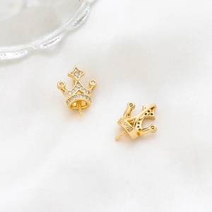 Macro shot of 14K gold plated crown pearl cap with white cubic zirconia and S925 pin