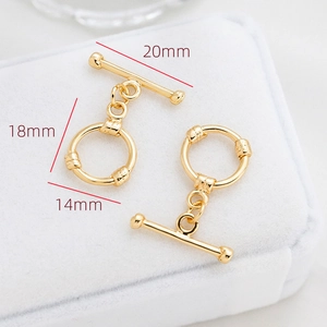 Gros plan sur les fermoirs à bascule OT plaqués or 14-20mm pour bijoux DIY