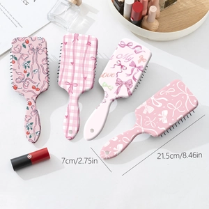 Rosa Haarbürsten-Set mit Schleife und Massageborsten in stilvoller Dekoration