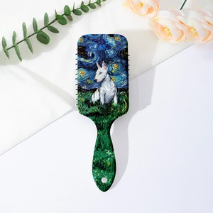 Detail der Bullterrier-Ölgemälde-Druck im Sternennacht-Stil auf einer Luftkissen-Haarbürste