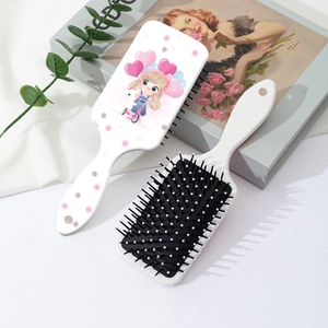 Lot de deux brosses à cheveux blanches avec motif de fille et coussin noir doux