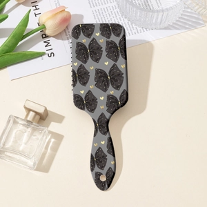Détail de la brosse à cheveux à motif nœud sur un fond de style de vie élégant