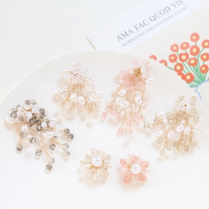 Pendentifs fleurs en perles et cristal faits main pour bijoux et accessoires cheveux