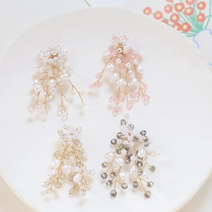 Boucles d'oreilles fleurs en perles et cristaux faites main en quatre coloris