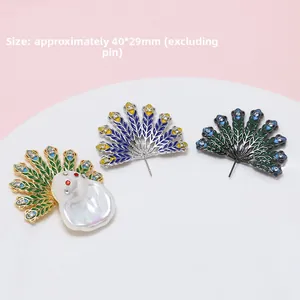 Details von Barockperlen Pfauenfedern-Pin Zubehör mit Gold- und Silberplattierung