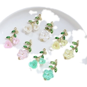 Ciondolo floreale in lega con perle e cristalli per gioielli fai da te in vari colori