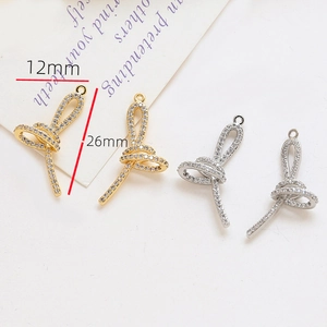 Detail von 12x26mm Gold- und Silber-Bogenanhängern mit Zirkonia für DIY-Schmuck