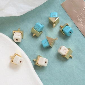 Ciondolo a Forma di Piccola Casa in Rame Placcato Oro Imitazione Turchese Pietra Bianca Accessorio per Gioielli Fai-da-te per Collana Bracciale