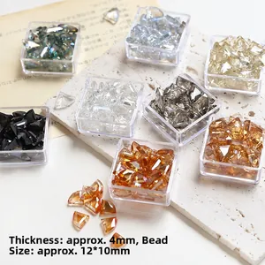 Dettaglio di perle in vetro sfaccettate 12x10mm con spessore 4mm per gioielli fai da te