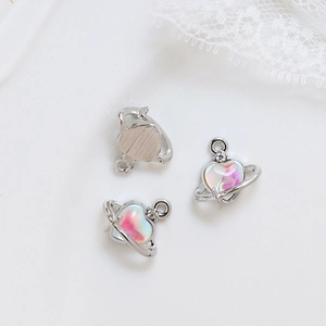 Détails de pendentifs planète cœur avec glaçage coloré et zircon pour bijoux DIY faits main