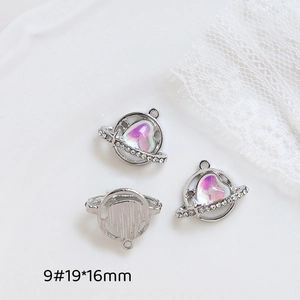 Détails de pendentifs planète cœur colorés avec zircone pour la création de bijoux DIY