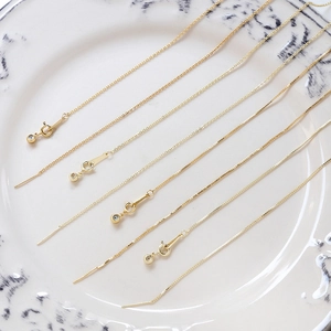 Dettaglio di catene regolabili placcate in oro 14k per la creazione di gioielli fai da te