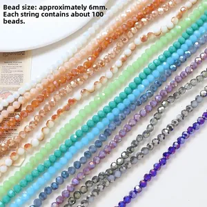 Dettaglio di perline in vetro colorato sfaccettato da 6mm per gioielli DIY