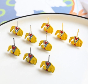Détail de breloques en émail jaune pour bijoux DIY et accessoires de couronne de phénix