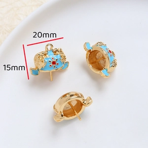 Détail d'accessoires de bijoux couronne de phénix dorés 20mm avec émail bleu pour DIY