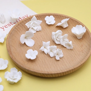 Witte Hars Perken Met Keramische Look Bloemvorm Voor DIY Sieraden Maken Handgemaakte Oorbel Haarspeld Accessoires Gesimuleerde Perzikbloesem Kralen