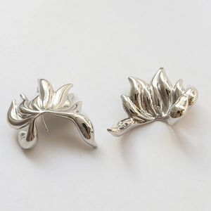 Macro shot of silver-plated flowing fox tail charms for DIY pearl jewelry making