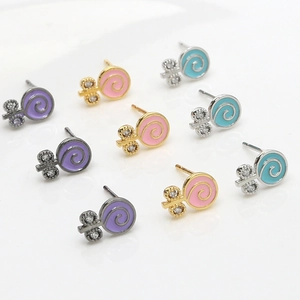 Boucles d'oreilles sucette plaquées or avec émail coloré et strass étincelants