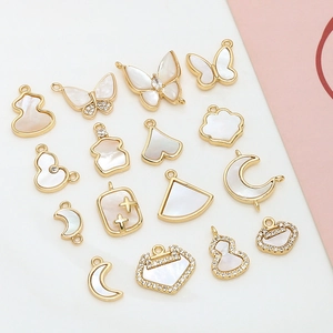 Ciondoli DIY in Rame Placcato Oro Con Intarsio in Conchiglia Per Creazione Gioielli Farfalla Luna Zucca Cuore Zirconia Solo Ciondolo Senza Catena