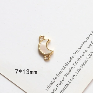 Ciondolo a luna dorato 7x13mm con intarsio in madreperla per la creazione di gioielli fai da te