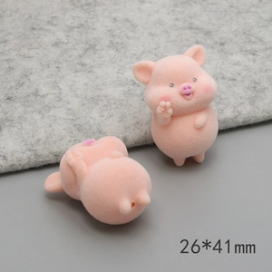 Vista de detalle de figuras de cerdo 3D flocadas rosas para DIY, 26x41 mm