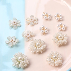 Charm's fleurs en perles faits main pour bijoux DIY et accessoires de coiffure