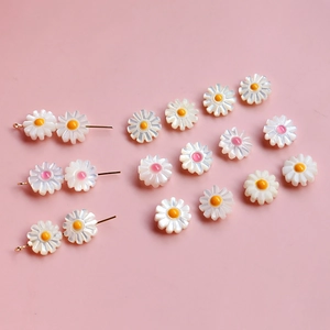Perles de marguerites en nacre DIY pour bijoux en blanc avec centre rose et jaune