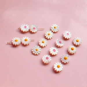 Künstliche Perles en Vrac de Marguerite en Nacre Naturelle Accessoires Floraux Sculptés à la Main pour la Fabrication de Bijoux DIY