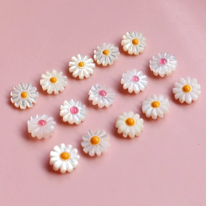 Détails de perles de marguerites en coquillage naturel pour la création de bijoux