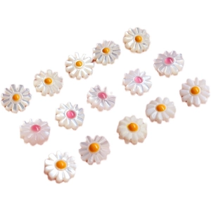 Perles en nacre marguerite pour bijoux DIY au design floral élégant blanc et jaune éclatant