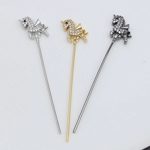 Alfileres de unicornio en oro, plata y negro con piedras de circón y agujas de metal largas