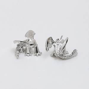 Support de boucle d'oreille dragon en argent détaillé pour création de bijoux DIY