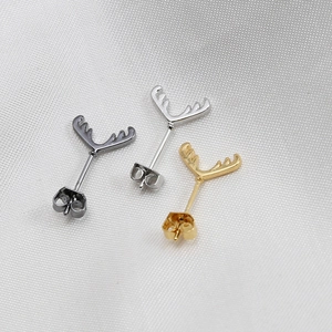 Detailansicht der Zirkonia-Geweih-Ohrringe in Gold-, Silber- und Schwarzausführung