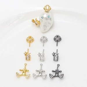 Détails macro de pendentifs couronne en zircon pour bijoux DIY en perles baroques