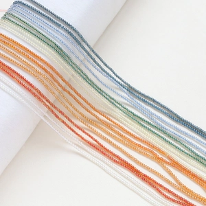 Vue macro de perles de rocaille de 2mm en verre de cristal pour la création de bijoux