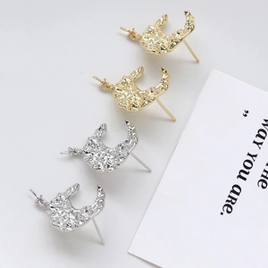 Textured baroque moon-shaped 925 silver stud earrings in gold and silver finish