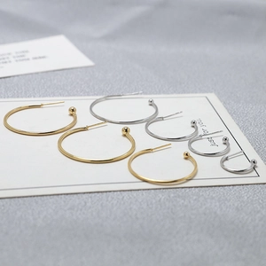 Detailed comparison of minimalist gold and silver C-shaped hoop earrings in three sizes