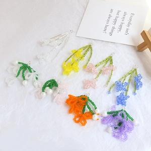 Ciondoli a fiore di perline colorate con perle finte per gioielli fai-da-te artigianali