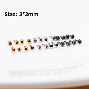 Λήψη macro από μίνι σκουλαρίκια ζιργκόν 2x2mm σε χρυσό ασημί και μαύρο φινίρισμα