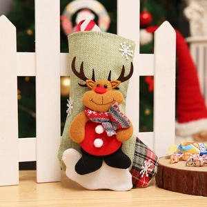 Chaussette de Noël en toile de jute verte avec renne et motif écossais pour décoration