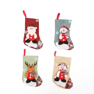 Lot de 4 chaussettes de Noël rustiques avec Père Noël, ours, élan et bonhomme de neige