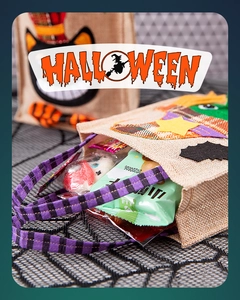 Detalle de bolsa de regalo de Halloween en arpillera con bordado de gato negro