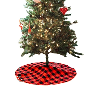Classic 90cm red and black buffalo plaid Christmas tree skirt for holiday decor