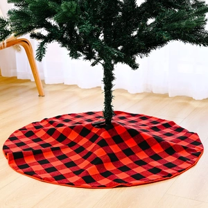 Classic 90cm red and black buffalo plaid Christmas tree skirt for holiday floor decoration