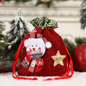 Sac cadeau de Noël en toile rouge avec motif bonhomme de neige et étoile dorée