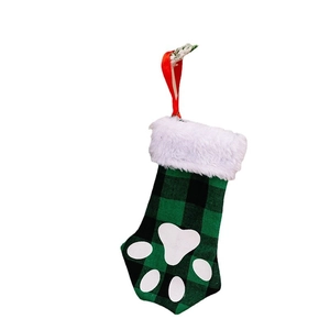 Chaussette de Noël à carreaux verts et noirs avec empreinte de patte et fausse fourrure