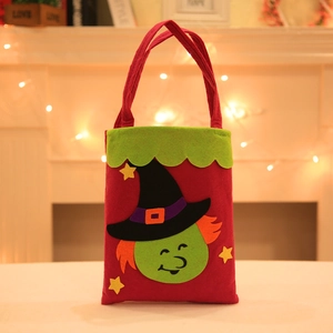 Halloween rood vilten cadeauzakje met heksenapplicatie voor snoep en traktaties