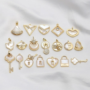 Ciondoli in Rame Placcato Oro Vero Madreperla Zircone DIY Chiave Lucchetto Cuore Stella Luna Uccello Charms Per Gioielli